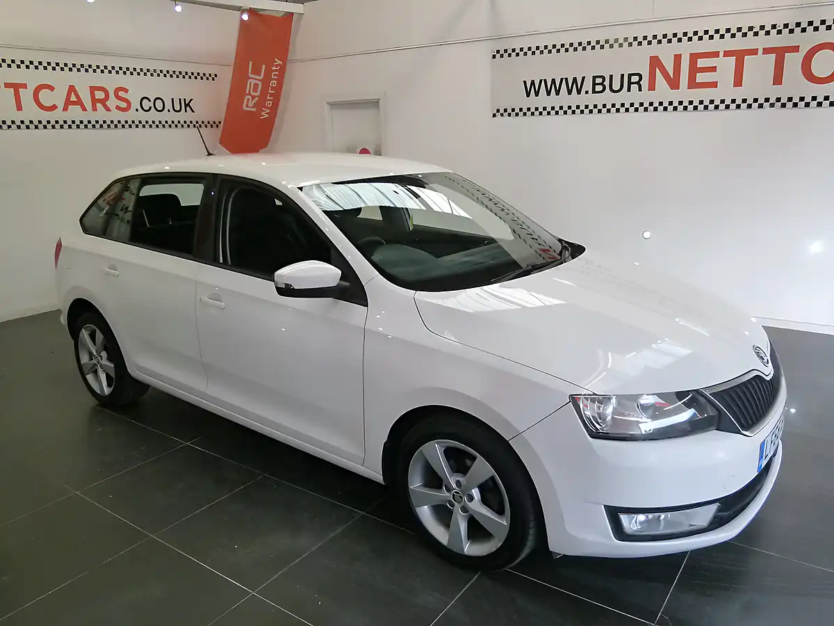 Used 2016 Skoda Rapid Spaceback Se Tech White - Interior and Exterior details 11