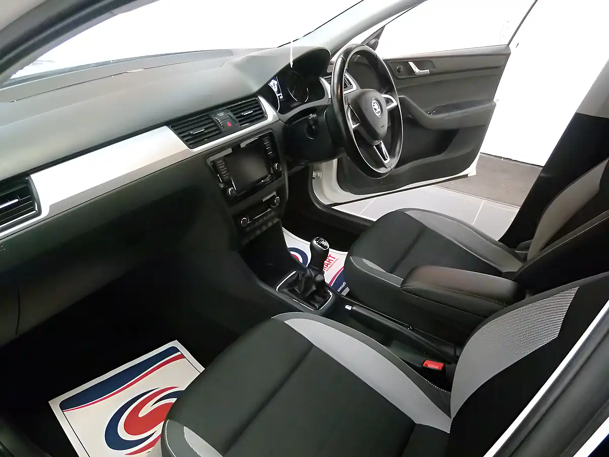 Used 2016 Skoda Rapid Spaceback Se Tech White - Interior and Exterior details 13