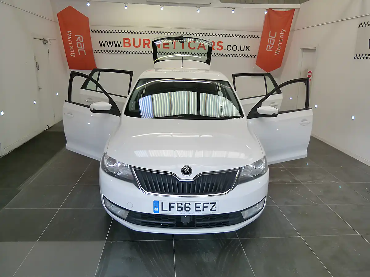 Used 2016 Skoda Rapid Spaceback Se Tech White - Interior and Exterior details 17
