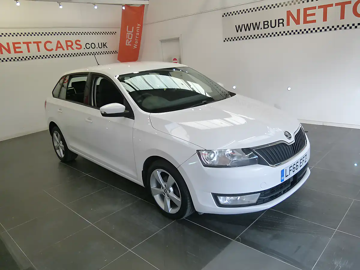 Used 2016 Skoda Rapid Spaceback Se Tech White - Interior and Exterior details 3