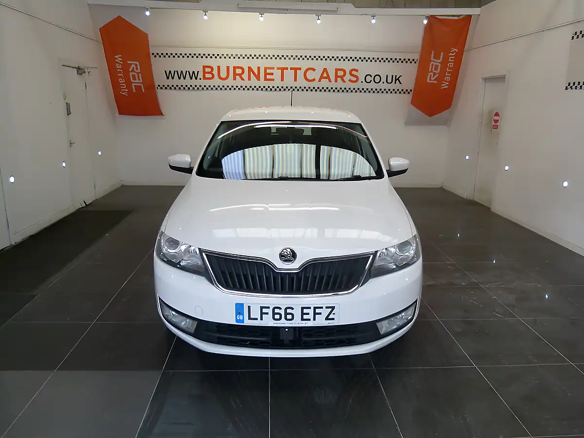 Used 2016 Skoda Rapid Spaceback Se Tech White - Interior and Exterior details 4