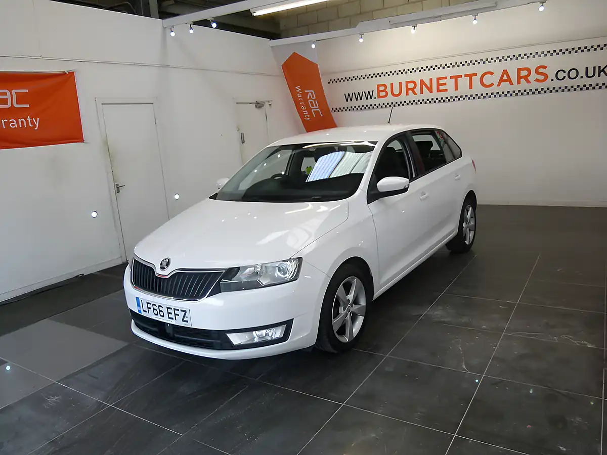 Used 2016 Skoda Rapid Spaceback Se Tech White - Interior and Exterior details 5