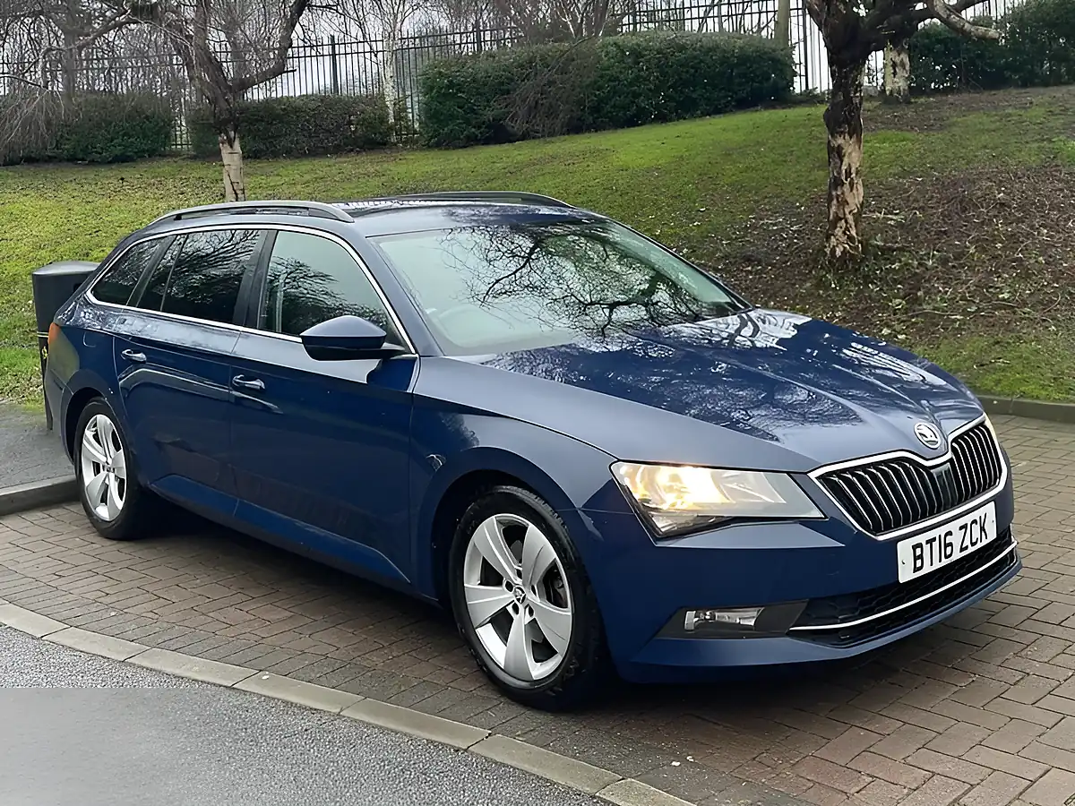 Used 2016 Skoda Superb Se Blue - Front View