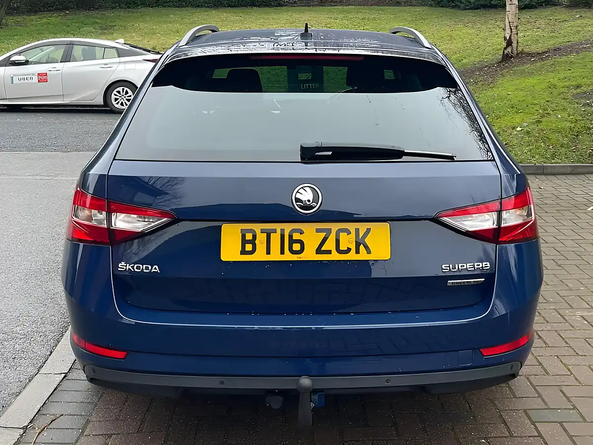 Used 2016 Skoda Superb Se Blue - Interior and Exterior details 12