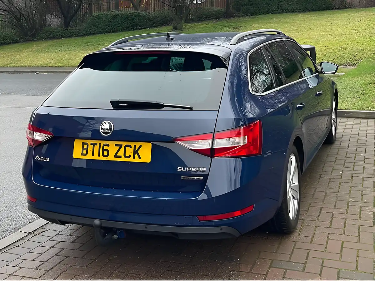 Used 2016 Skoda Superb Se Blue - Interior and Exterior details 13