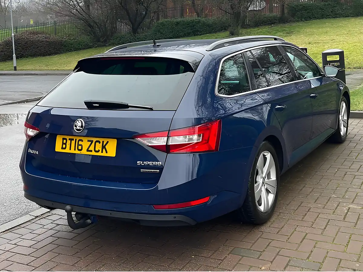 Used 2016 Skoda Superb Se Blue - Interior and Exterior details 14