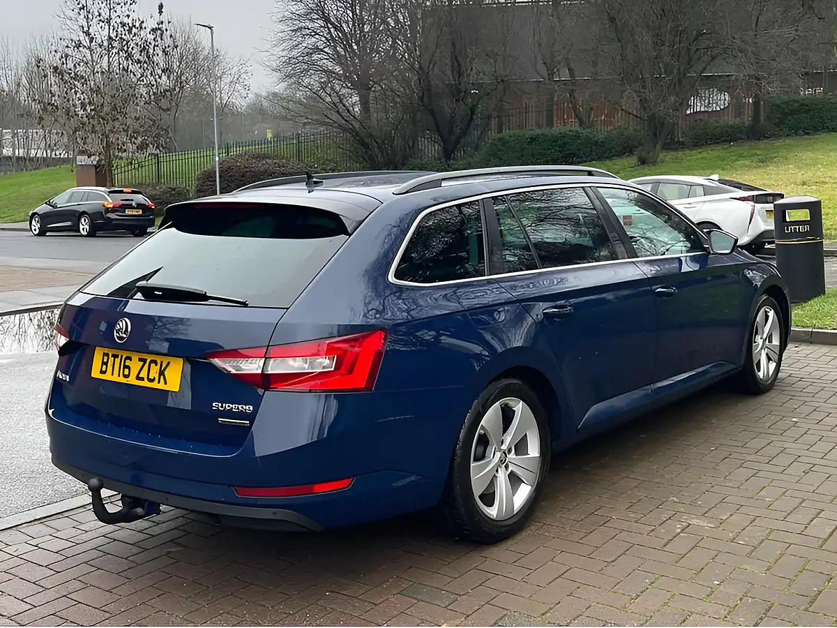Used 2016 Skoda Superb Se Blue - Interior and Exterior details 15