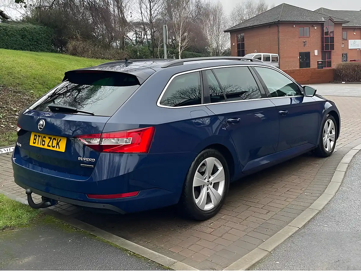 Used 2016 Skoda Superb Se Blue - Interior and Exterior details 16