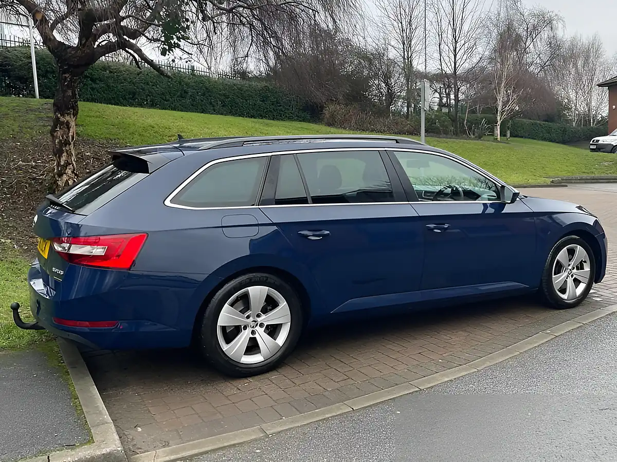 Used 2016 Skoda Superb Se Blue - Interior and Exterior details 17