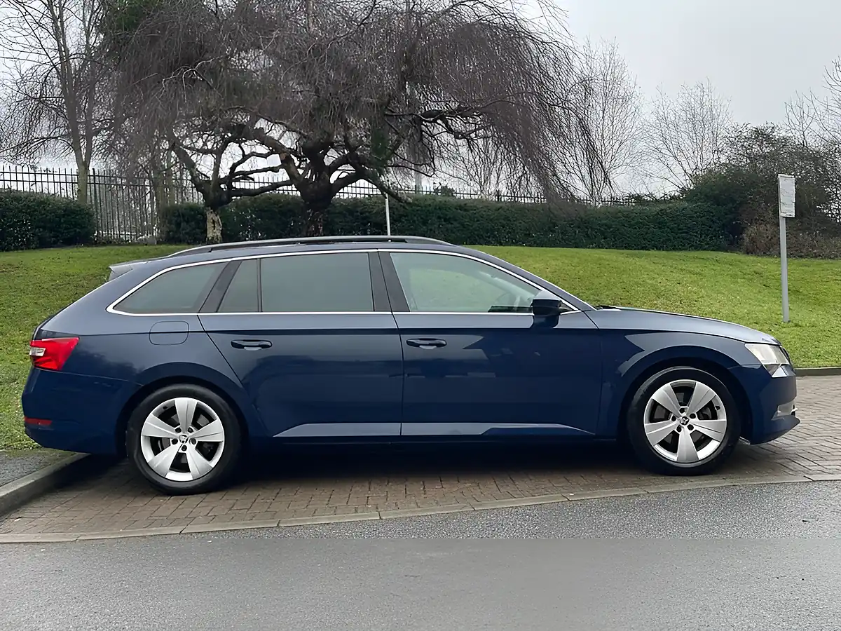 Used 2016 Skoda Superb Se Blue - Interior and Exterior details 18