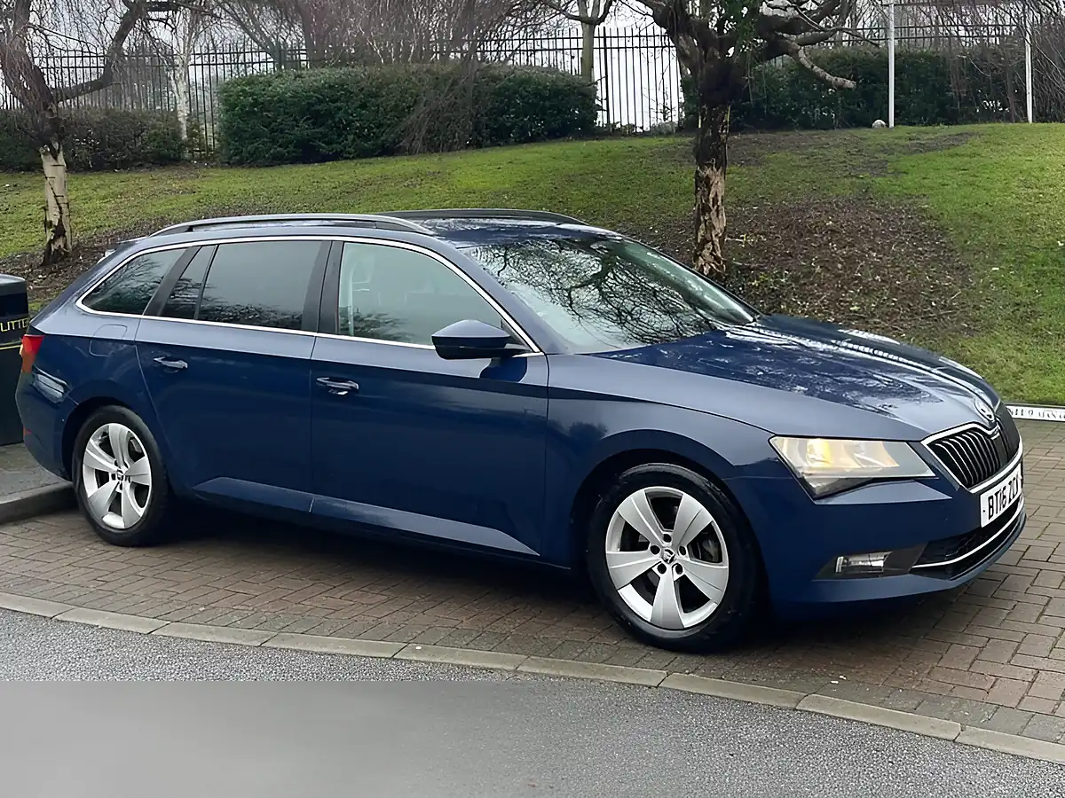 Used 2016 Skoda Superb Se Blue - Interior and Exterior details 19