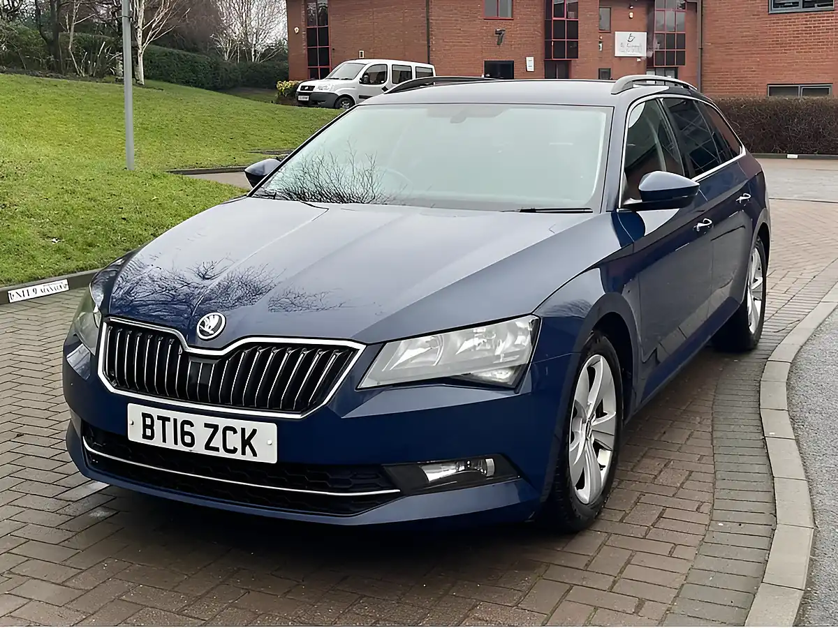 Used 2016 Skoda Superb Se Blue - Interior and Exterior details 4