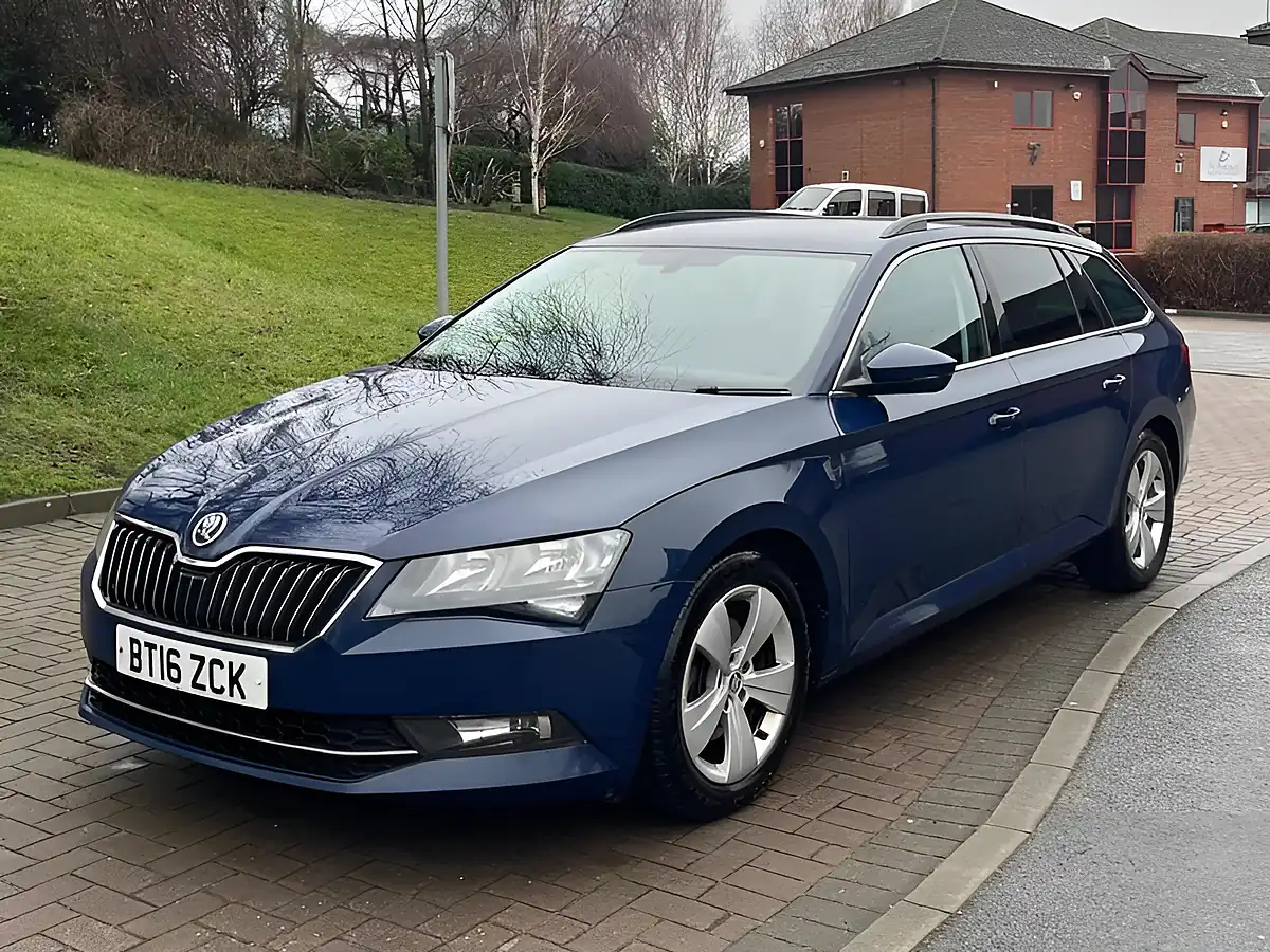 Used 2016 Skoda Superb Se Blue - Interior and Exterior details 5