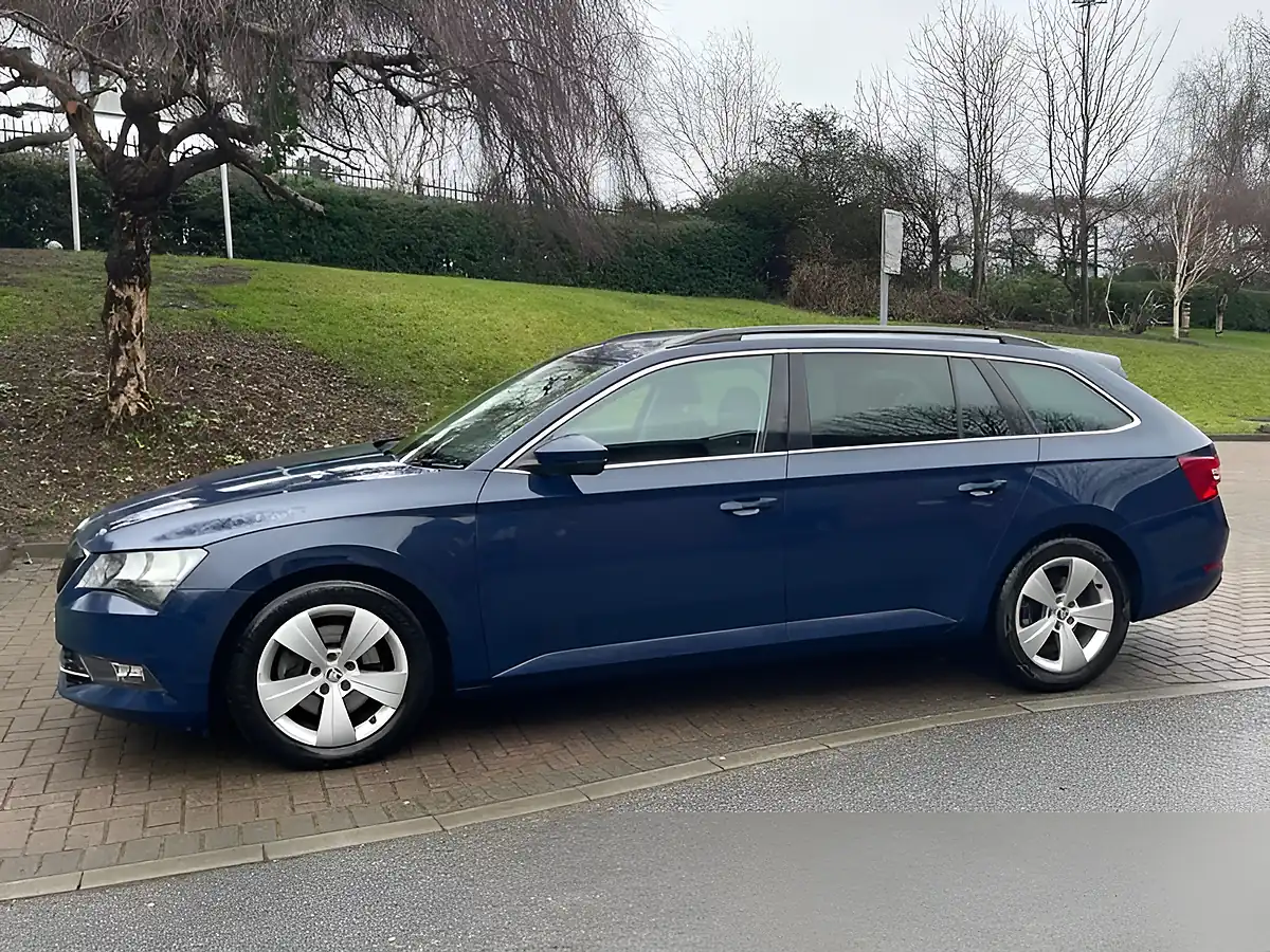 Used 2016 Skoda Superb Se Blue - Interior and Exterior details 7