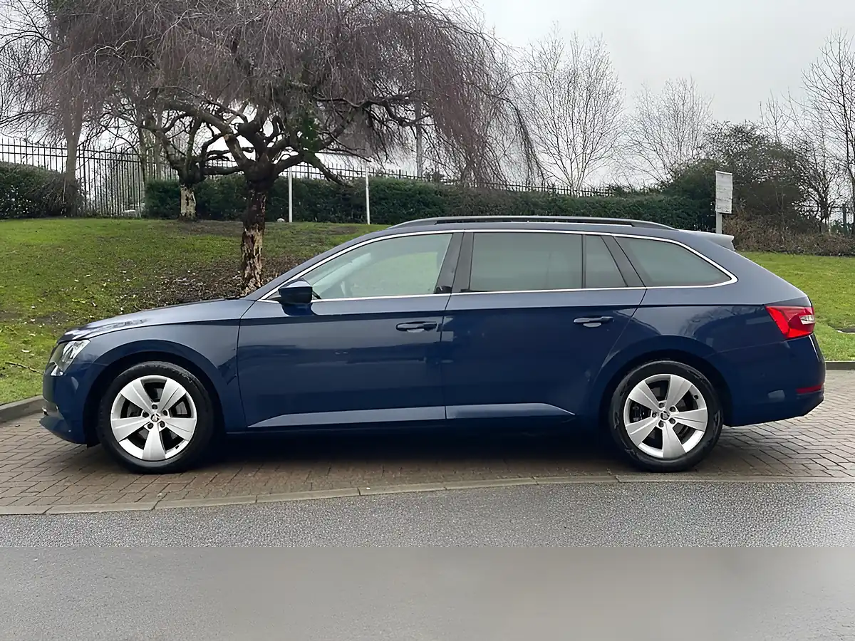 Used 2016 Skoda Superb Se Blue - Interior and Exterior details 8