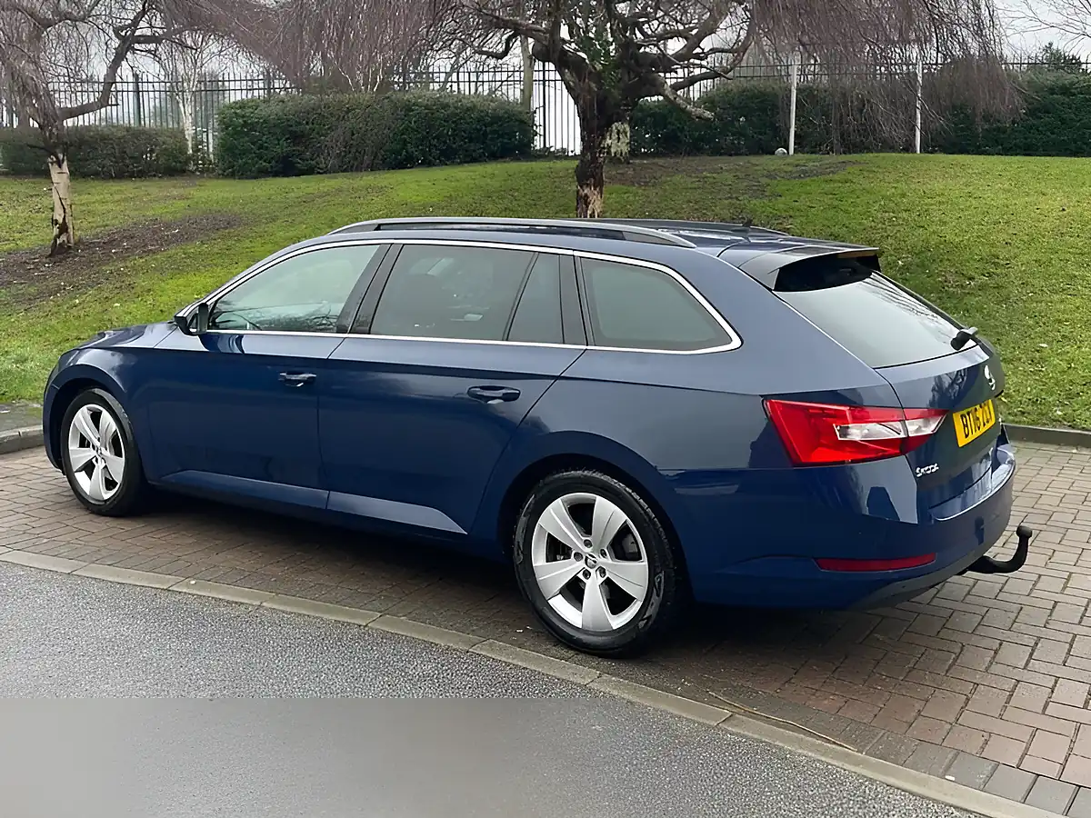 Used 2016 Skoda Superb Se Blue - Interior and Exterior details 9