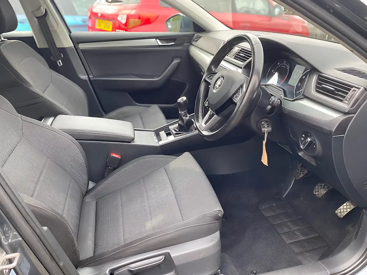 Used 2016 Skoda Superb Se Grey - Interior and Exterior details 12