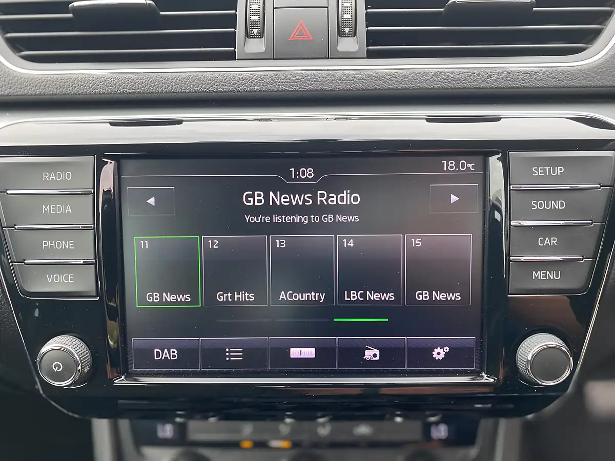 Used 2016 Skoda Superb Se Grey - Interior and Exterior details 17