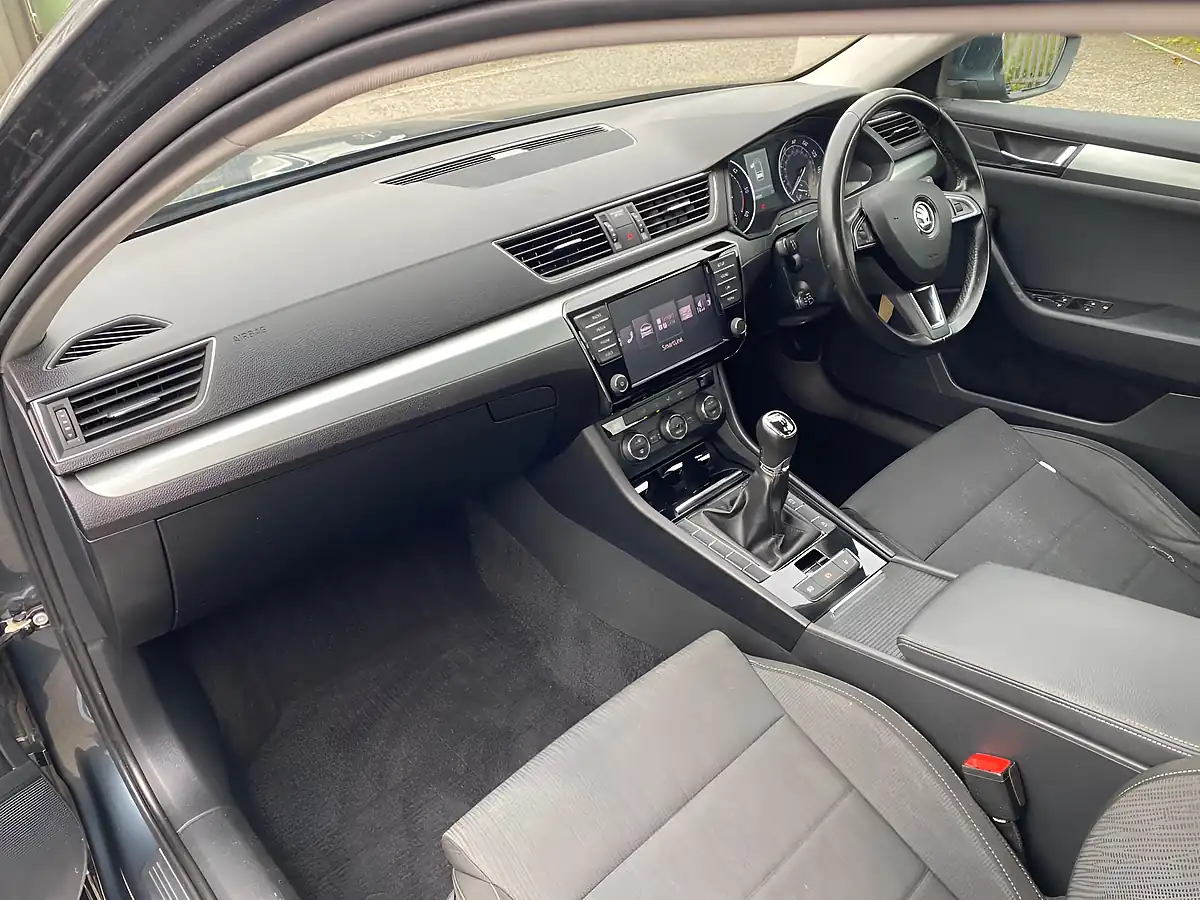 Used 2016 Skoda Superb Se Grey - Interior and Exterior details 5