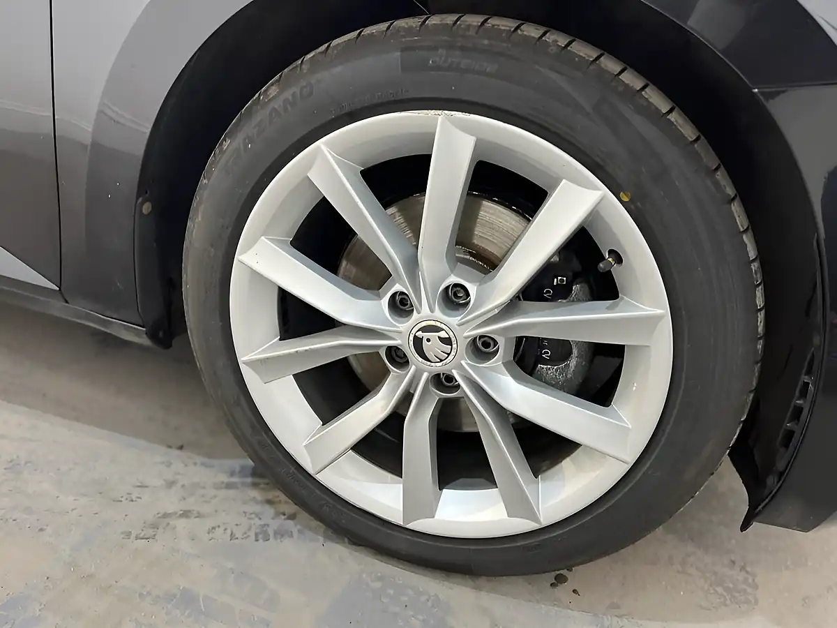 Used 2016 Skoda Superb Se L Executive Black - Interior and Exterior details 7