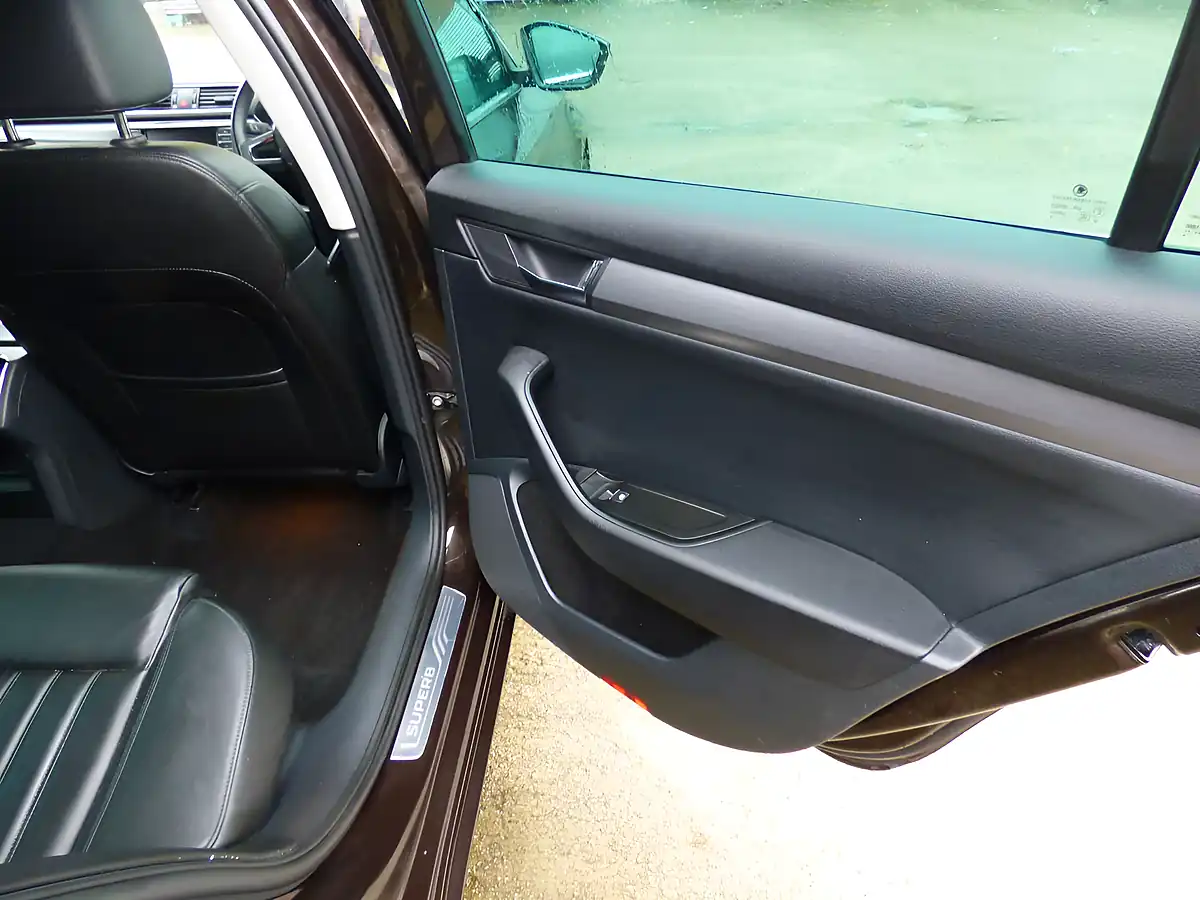 Used 2016 Skoda Superb Se L Executive Brown - Interior and Exterior details 11