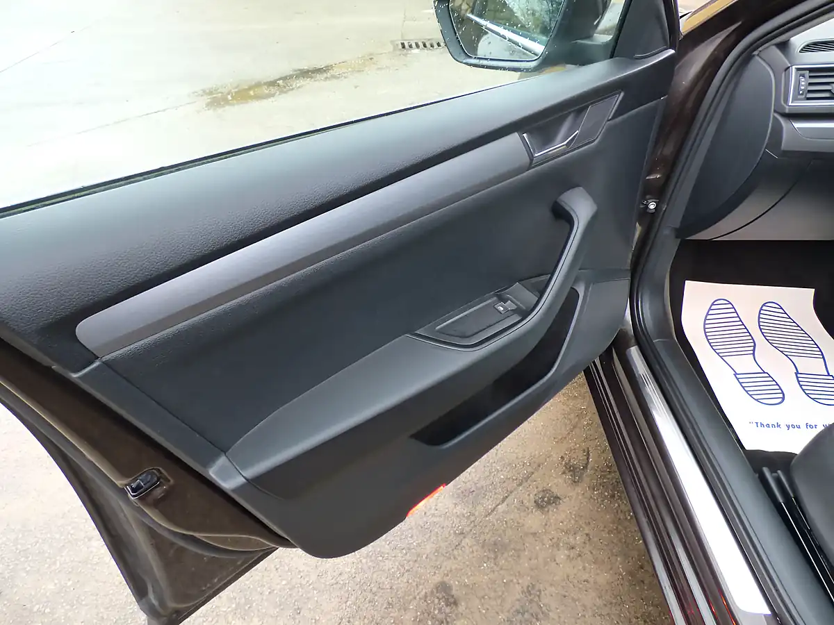Used 2016 Skoda Superb Se L Executive Brown - Interior and Exterior details 12
