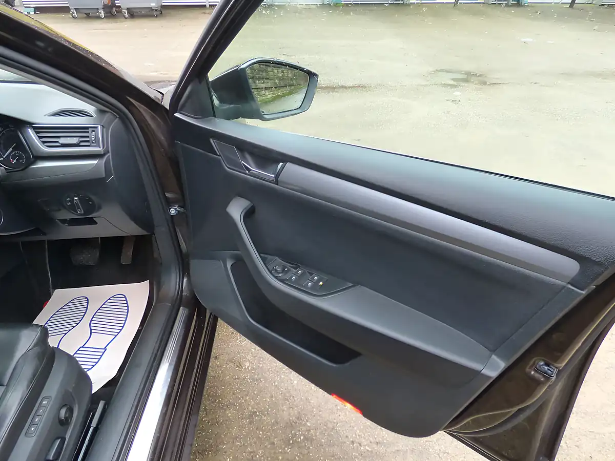 Used 2016 Skoda Superb Se L Executive Brown - Interior and Exterior details 13