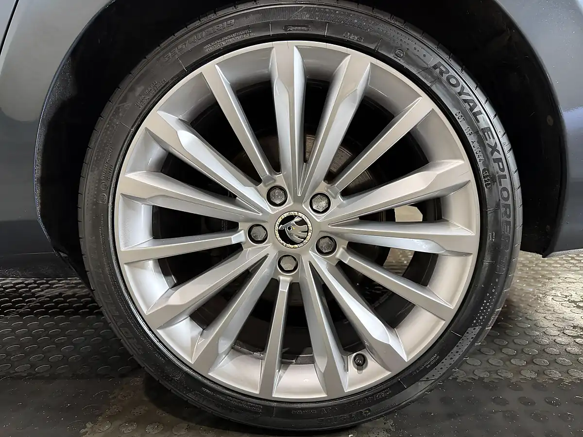 Used 2016 Skoda Superb Se L Executive Grey - Interior and Exterior details 19