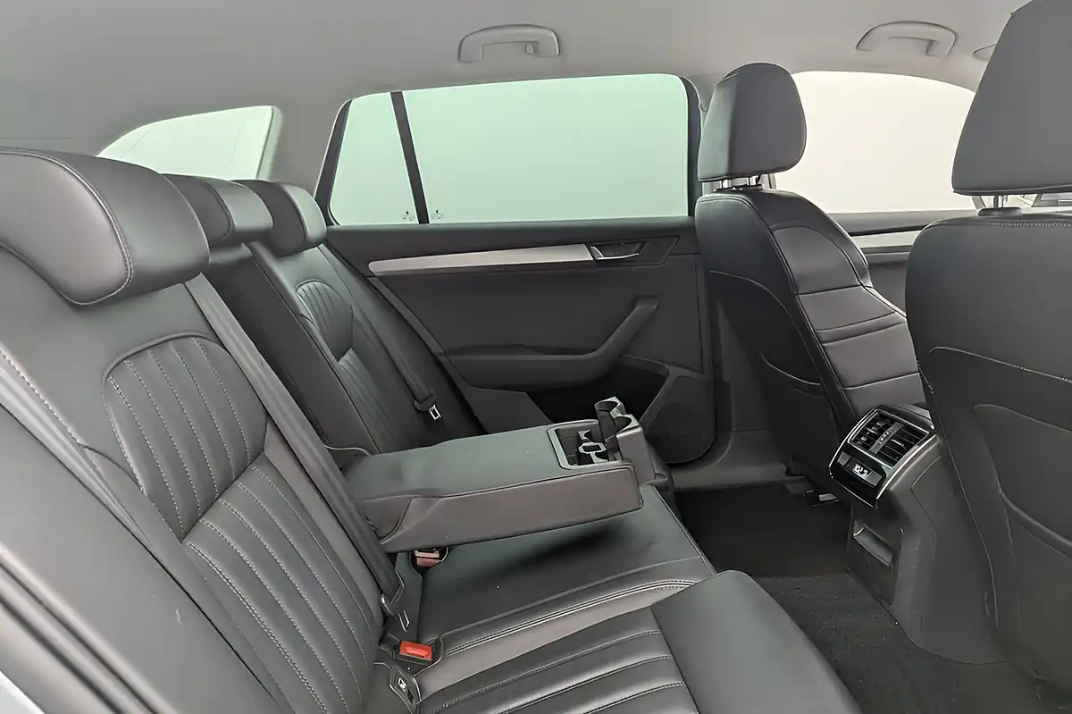 Used 2016 Skoda Superb Se L Executive Grey - Interior and Exterior details 13