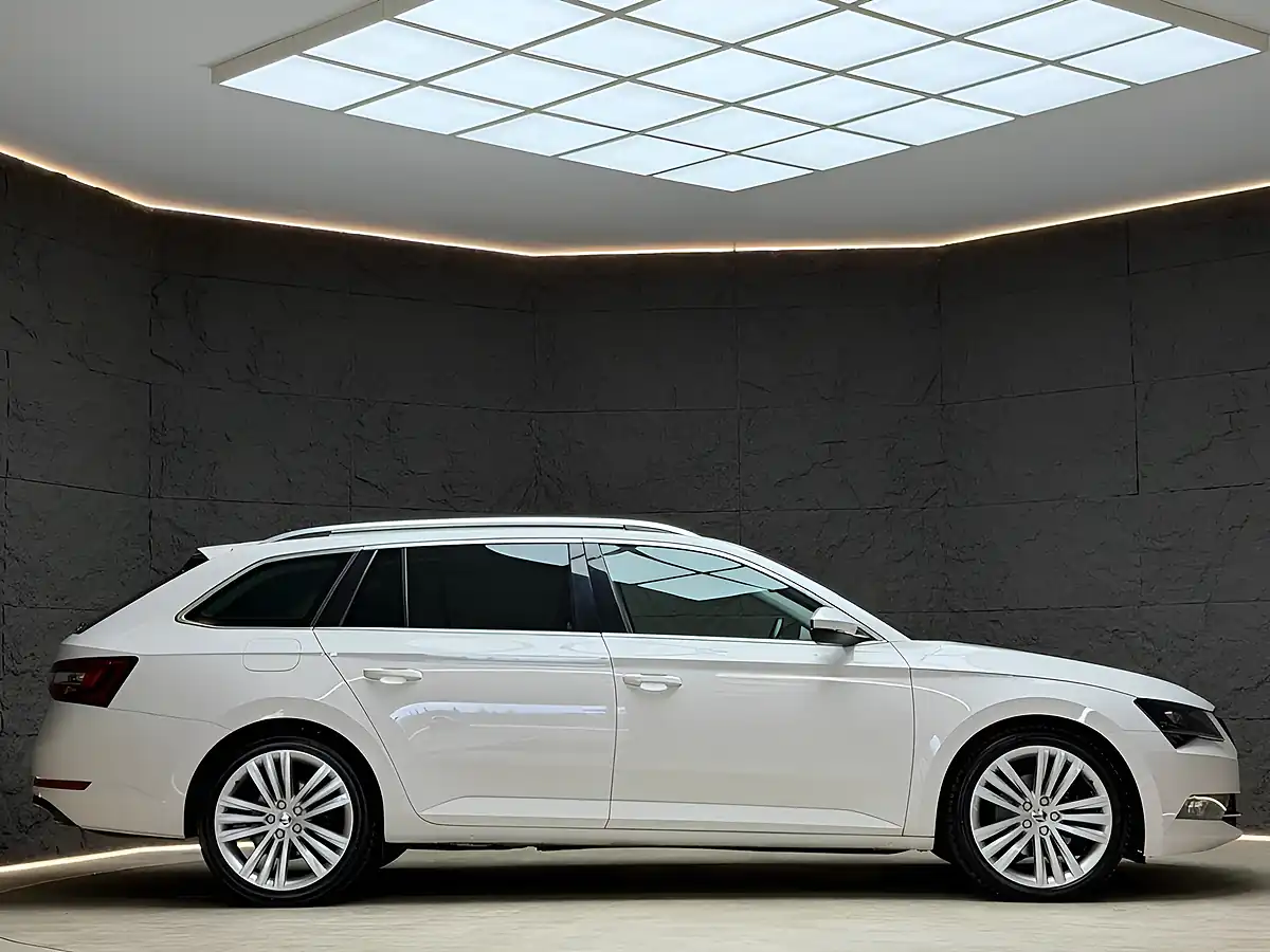 Used 2016 Skoda Superb Se L Executive White - Interior and Exterior details 11
