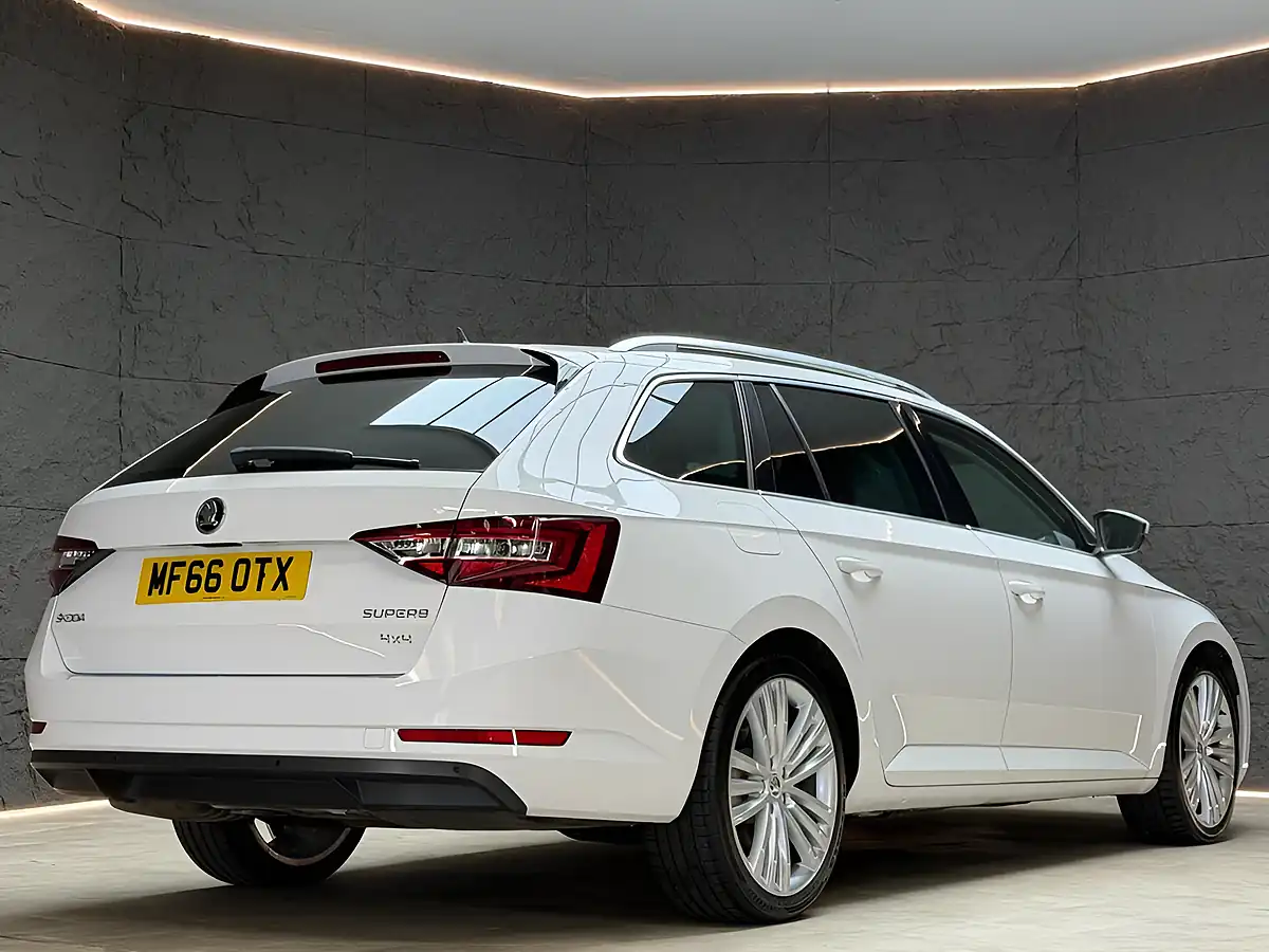 Used 2016 Skoda Superb Se L Executive White - Interior and Exterior details 12
