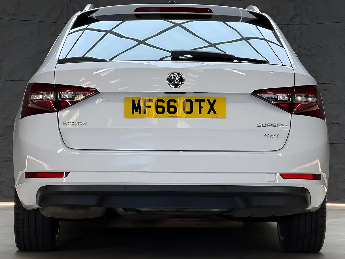 Used 2016 Skoda Superb Se L Executive White - Interior and Exterior details 14