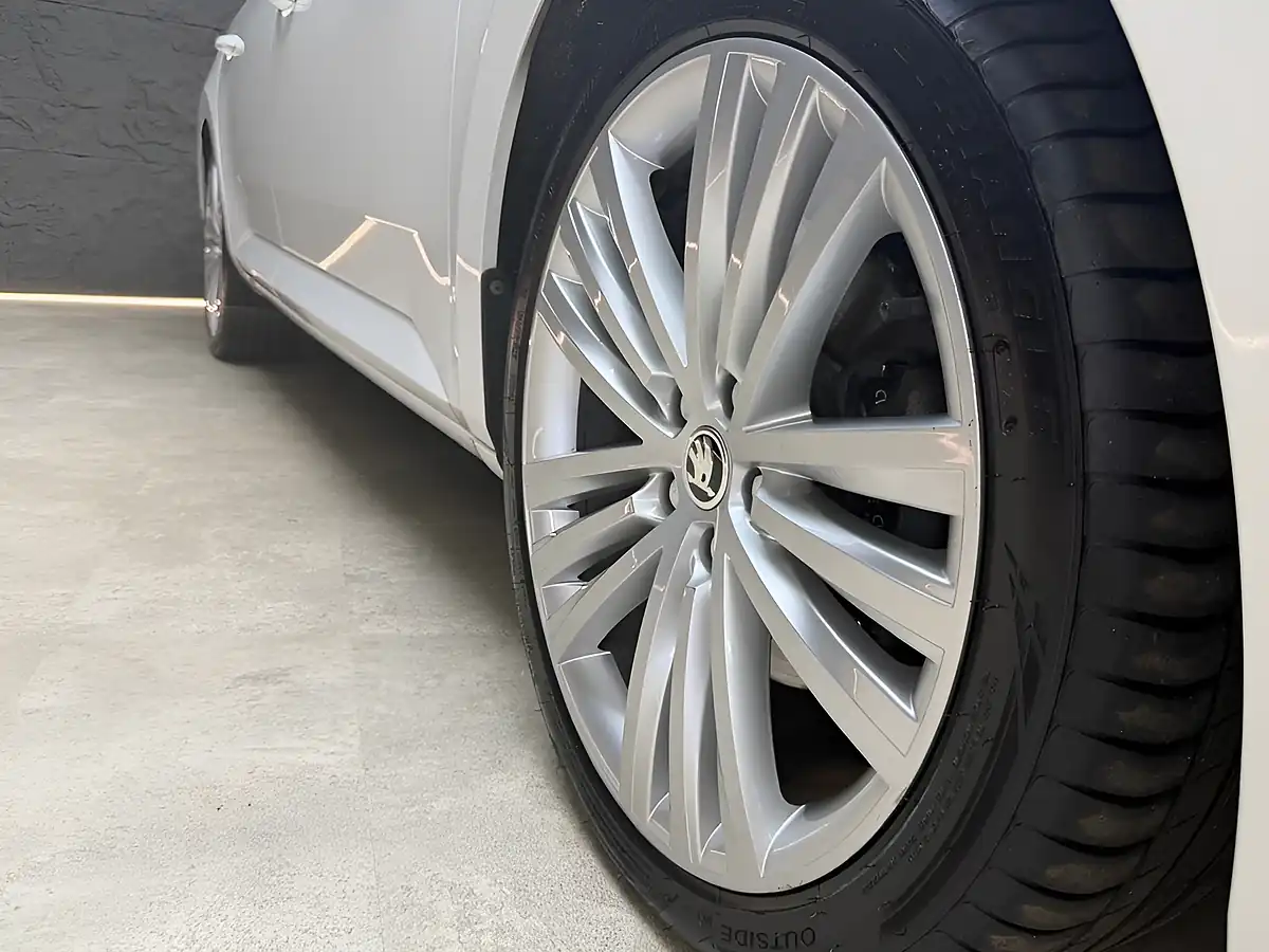Used 2016 Skoda Superb Se L Executive White - Interior and Exterior details 16