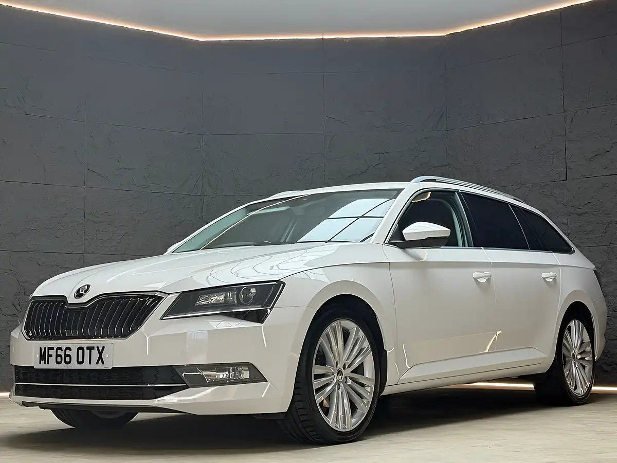 Used 2016 Skoda Superb Se L Executive White - Interior and Exterior details 3