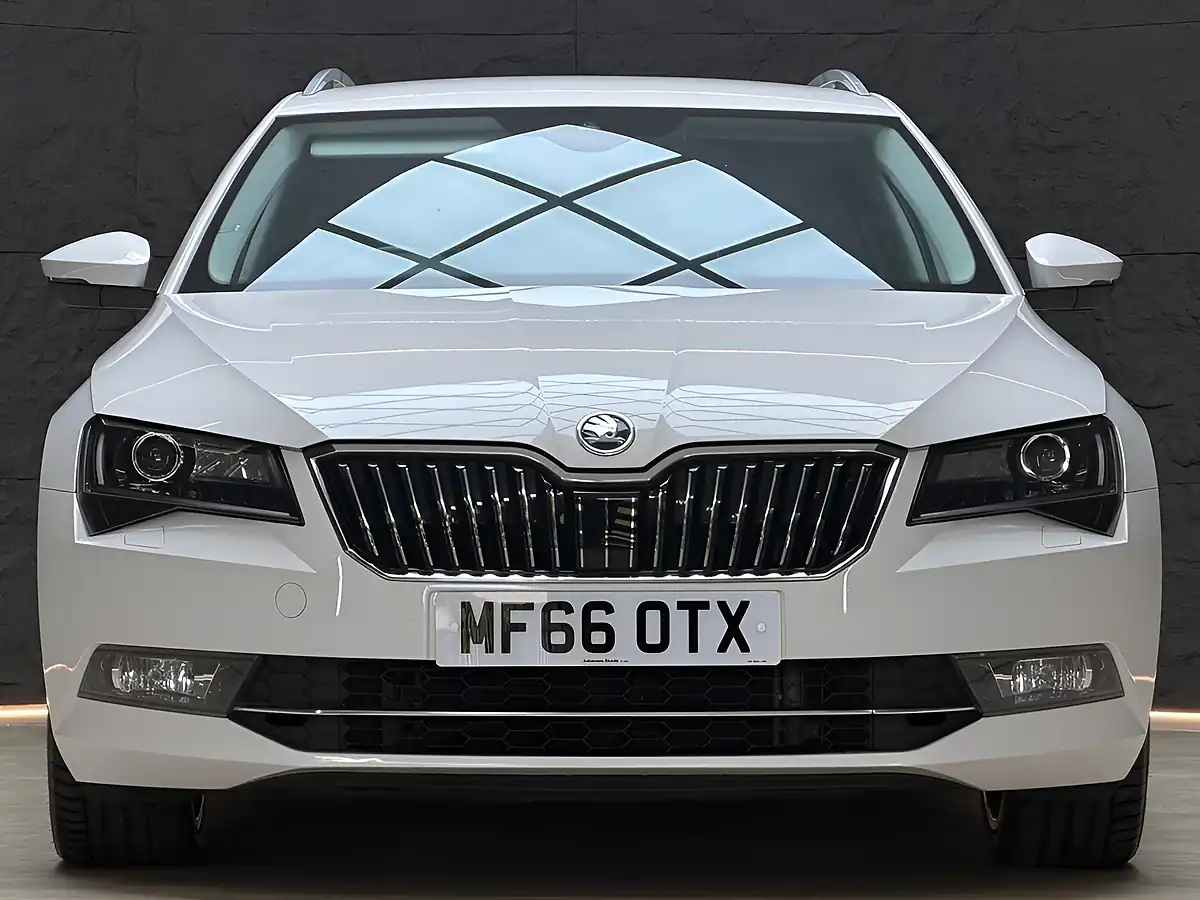 Used 2016 Skoda Superb Se L Executive White - Interior and Exterior details 7