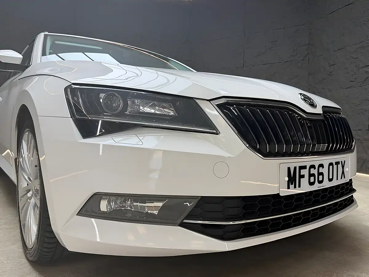 Used 2016 Skoda Superb Se L Executive White - Interior and Exterior details 9