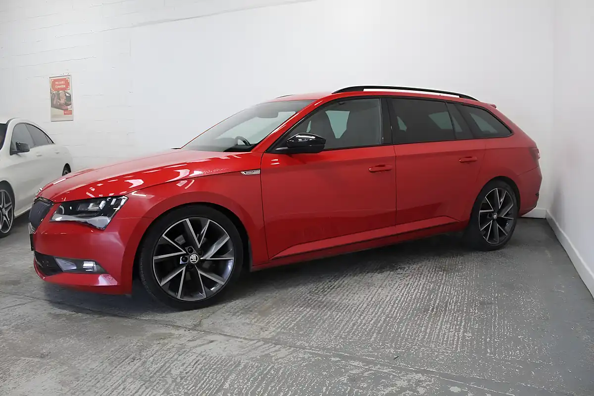 Used 2016 Skoda Superb Sportline Red - Interior and Exterior details 4