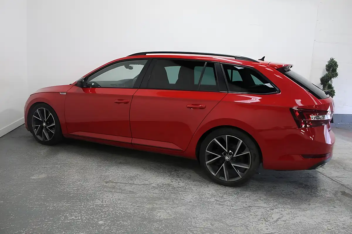 Used 2016 Skoda Superb Sportline Red - Interior and Exterior details 7