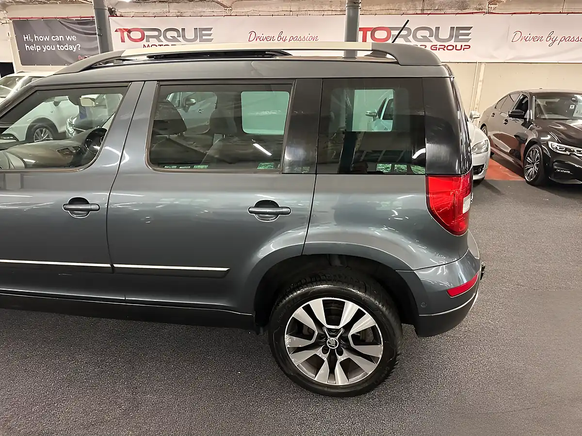 Used 2016 Skoda Yeti Laurin & Klement Outdoor Grey - Interior and Exterior details 10