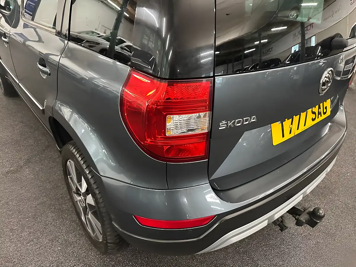 Used 2016 Skoda Yeti Laurin & Klement Outdoor Grey - Interior and Exterior details 11