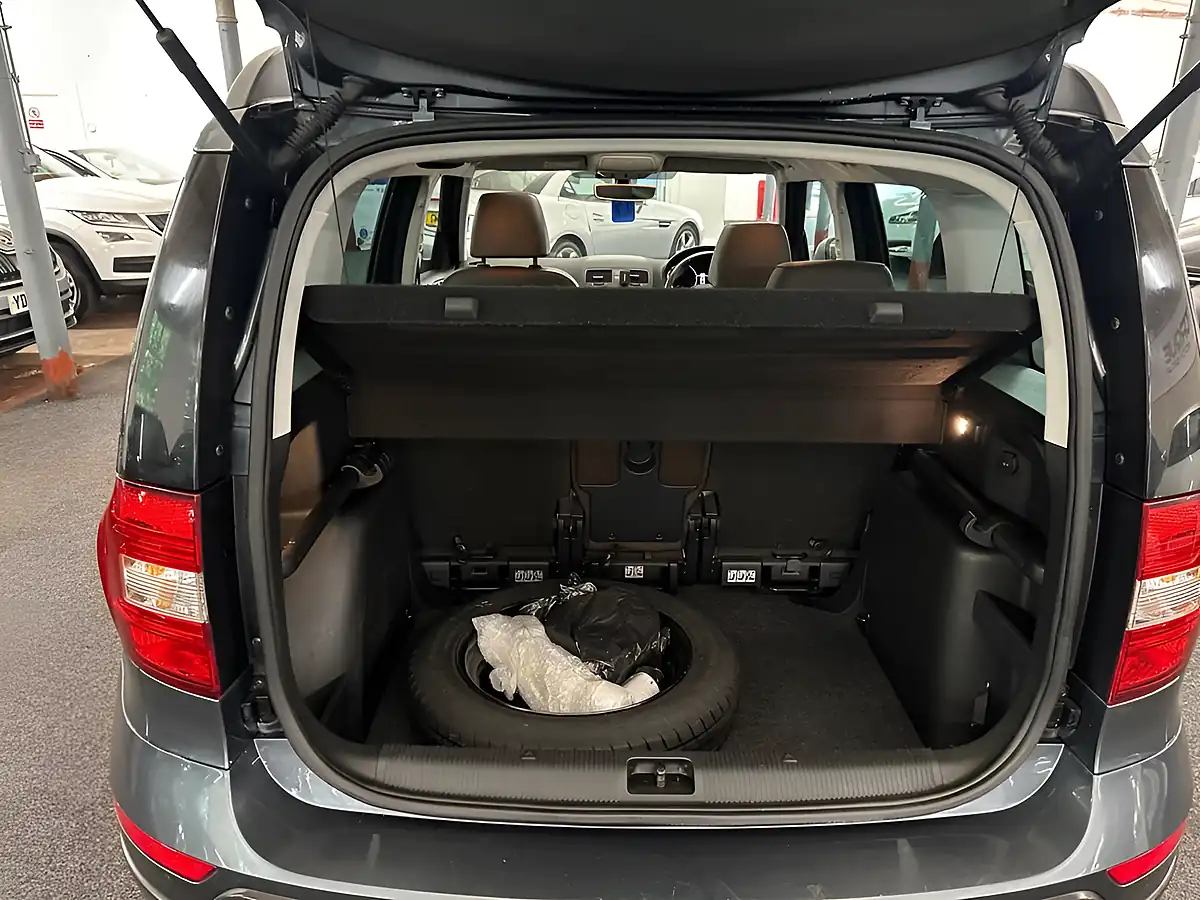 Used 2016 Skoda Yeti Laurin & Klement Outdoor Grey - Interior and Exterior details 12