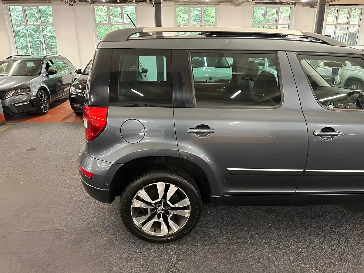 Used 2016 Skoda Yeti Laurin & Klement Outdoor Grey - Interior and Exterior details 14