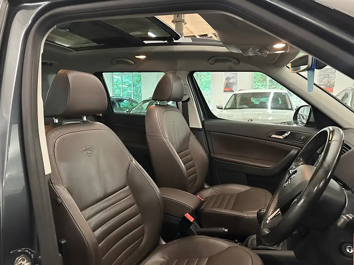Used 2016 Skoda Yeti Laurin & Klement Outdoor Grey - Interior and Exterior details 15