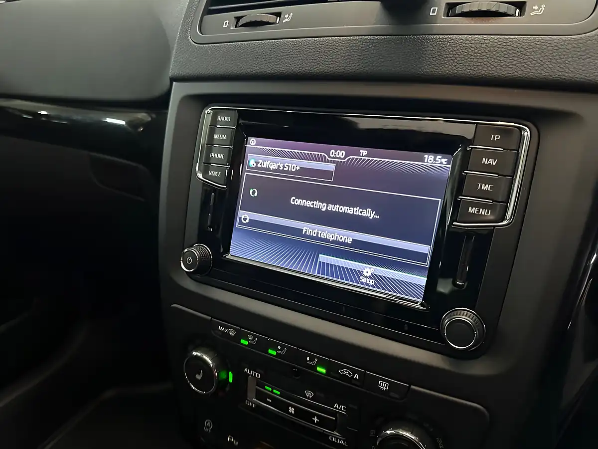 Used 2016 Skoda Yeti Laurin & Klement Outdoor Grey - Interior and Exterior details 16
