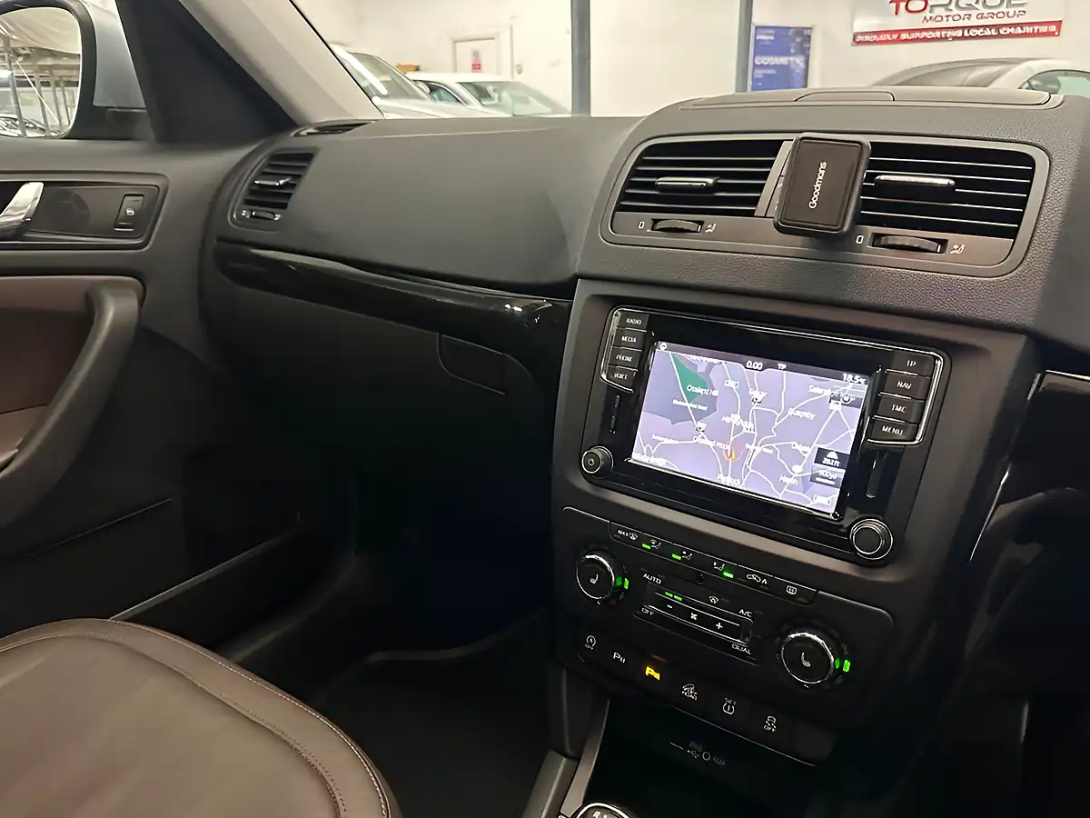 Used 2016 Skoda Yeti Laurin & Klement Outdoor Grey - Interior and Exterior details 19