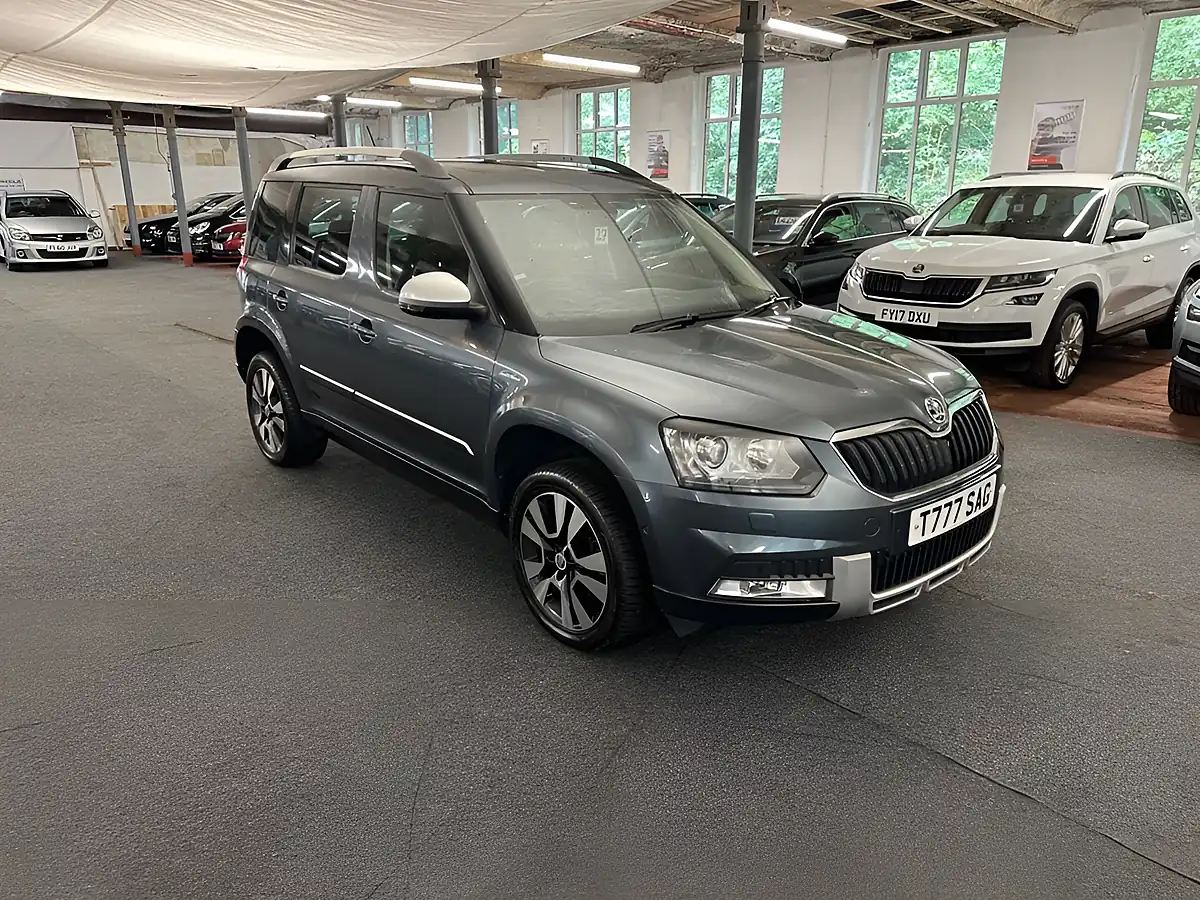 Used 2016 Skoda Yeti Laurin & Klement Outdoor Grey - Interior and Exterior details 3