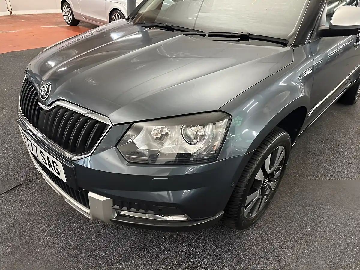 Used 2016 Skoda Yeti Laurin & Klement Outdoor Grey - Interior and Exterior details 7