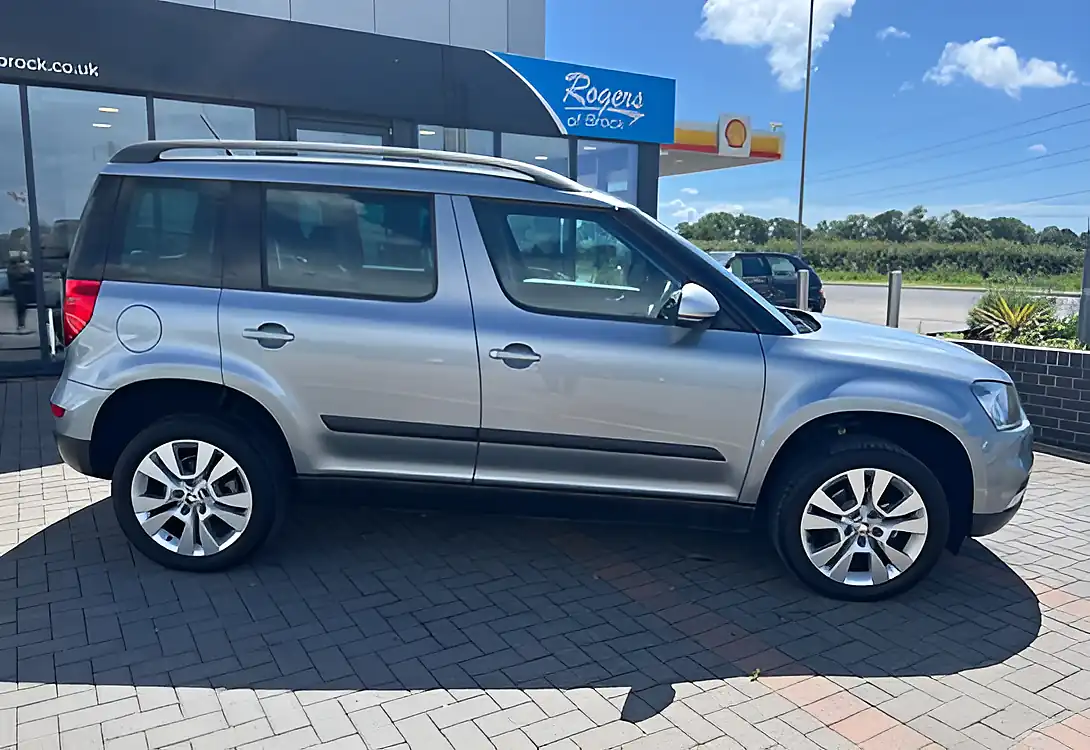 Used 2016 Skoda Yeti Outdoor Se L Business Grey Metallic - Interior and Exterior details 5