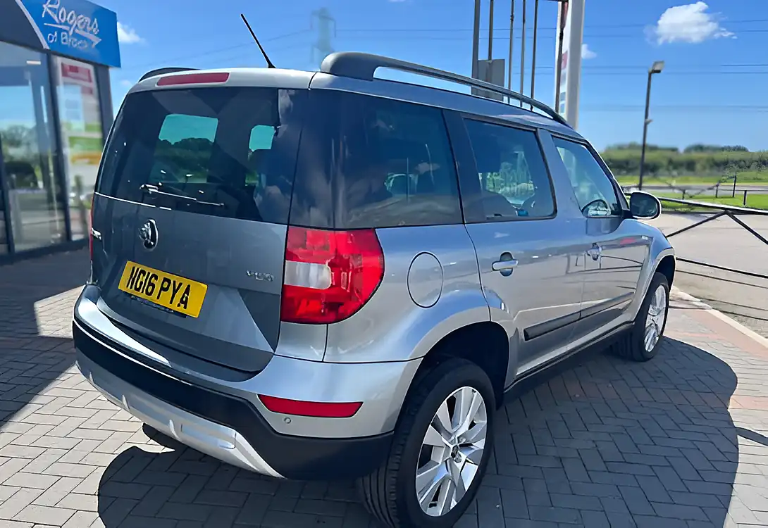 Used 2016 Skoda Yeti Outdoor Se L Business Grey Metallic - Interior and Exterior details 6
