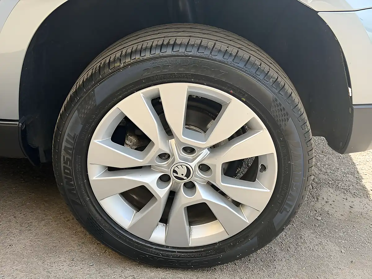 Used 2016 Skoda Yeti Outdoor Se L Grey - Interior and Exterior details 12